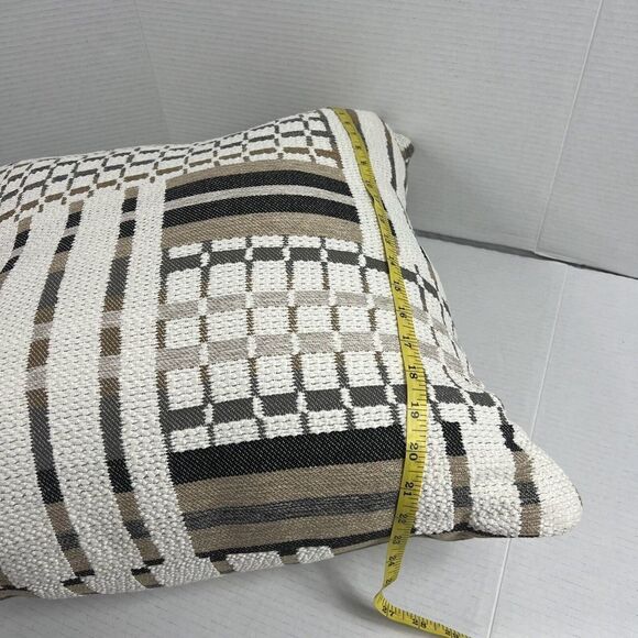 Large Decorative Throw Pillow 20”x 20” Geometric Pattern NEW Multi Color Texture - Picture 9 of 10